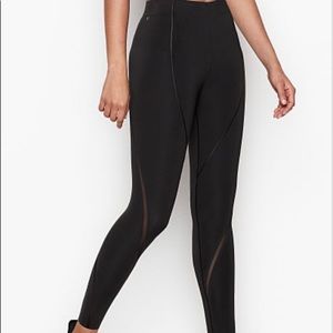 Victoria sport total knockout high waist tight